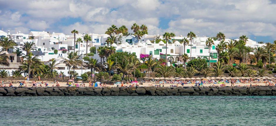 Hotel with a pool by the sea in Costa Teguise